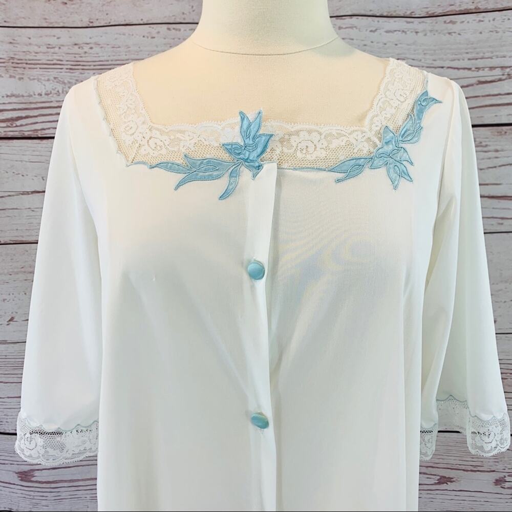 Cream and blue robe vintage button front lace - Picture 2 of 14